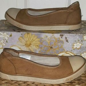 UGG  SIZE 7 CARMEL  SLIP ON FLATS SHOES
